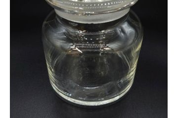 アンティーク雑貨　昭和レトロ　お洒落なインテリアとしても活躍してくれる蓋付きガラス瓶3個セット(キャニスター、硝子、ガラスビン、菓子瓶、フタ付き、MADE IN OCCUPIED JAPAN(占領下の日本製)、オキュパイド ジャパン)(R-076044)