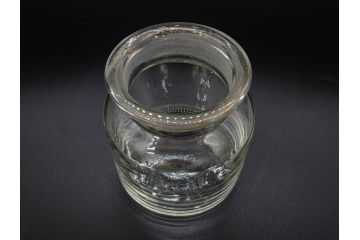 アンティーク雑貨　昭和レトロ　お洒落なインテリアとしても活躍してくれる蓋付きガラス瓶3個セット(キャニスター、硝子、ガラスビン、菓子瓶、フタ付き、MADE IN OCCUPIED JAPAN(占領下の日本製)、オキュパイド ジャパン)(R-076044)