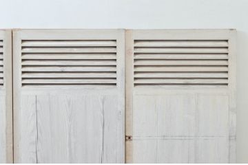 アンティーク建具　ペイント仕上げ限定　シャビーなペイントがお洒落なルーバー窓4枚セット(引き戸、ジャロジー窓、目隠しルーバー、雨戸、木製)(R-076057)