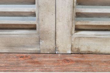 アンティーク建具　ペイント仕上げ限定　シャビーなペイントがお洒落なルーバー窓4枚セット(引き戸、ジャロジー窓、目隠しルーバー、雨戸、木製)(R-076057)