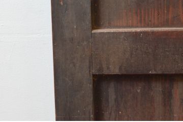 アンティーク建具　鋲付きがお洒落なアクセントになる板戸2枚セット(引き戸)(R-076058)