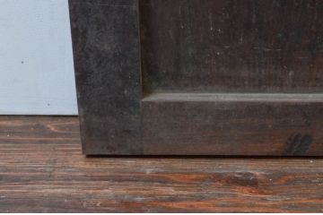 アンティーク建具　鋲付きがお洒落なアクセントになる板戸2枚セット(引き戸)(R-076058)