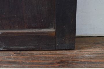 アンティーク建具　鋲付きがお洒落なアクセントになる板戸2枚セット(引き戸)(R-076058)