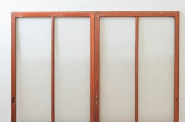 アンティーク建具　明るい木色がレトロな雰囲気を盛り上げるガラス戸2枚セット(引き戸)(R-076061)