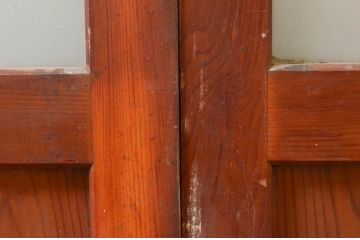 アンティーク建具　明るい木色がレトロな雰囲気を盛り上げるガラス戸2枚セット(引き戸)(R-076061)