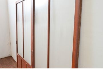 アンティーク建具　明るい木色がレトロな雰囲気を盛り上げるガラス戸2枚セット(引き戸)(R-076061)