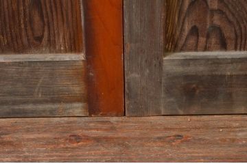 アンティーク建具　明るい木色がレトロな雰囲気を盛り上げるガラス戸2枚セット(引き戸)(R-076061)