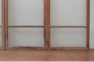 アンティーク建具　レトロ空間におすすめ!素朴な木味が魅力的なガラス窓4枚セット(引き戸、ガラス戸)(R-076063)
