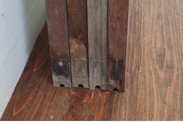 アンティーク建具　レトロ空間におすすめ!素朴な木味が魅力的なガラス窓4枚セット(引き戸、ガラス戸)(R-076063)