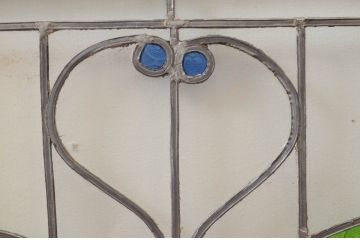 ビンテージ建具　華やかな蝶の図柄が存在感を放つステンドグラス1枚(明り取り、明かり取り、窓、ヴィンテージ)(R-076070)