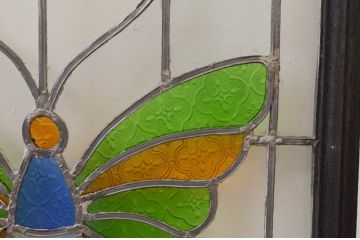 ビンテージ建具　華やかな蝶の図柄が存在感を放つステンドグラス1枚(明り取り、明かり取り、窓、ヴィンテージ)(R-076070)