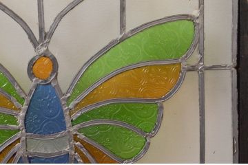 ビンテージ建具　華やかな蝶の図柄が存在感を放つステンドグラス1枚(明り取り、明かり取り、窓、ヴィンテージ)(R-076070)