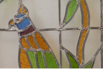 ビンテージ建具　華やかな鳥の図柄が存在感を放つステンドグラス1枚(明り取り、明かり取り、窓、ヴィンテージ)(R-076071)