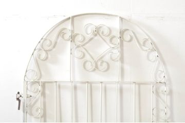 アンティーク建具　ペイント仕上げ限定　かわいいデザインのアイアンゲート1枚(鉄扉、フェンス)(R-076078)