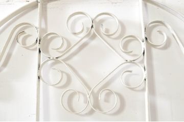 アンティーク建具　ペイント仕上げ限定　かわいいデザインのアイアンゲート1枚(鉄扉、フェンス)(R-076078)