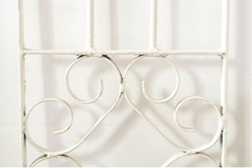 アンティーク建具　ペイント仕上げ限定　かわいいデザインのアイアンゲート1枚(鉄扉、フェンス)(R-076078)