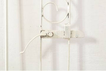 アンティーク建具　ペイント仕上げ限定　かわいいデザインのアイアンゲート1枚(鉄扉、フェンス)(R-076078)