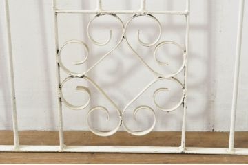 アンティーク建具　ペイント仕上げ限定　かわいいデザインのアイアンゲート1枚(鉄扉、フェンス)(R-076078)