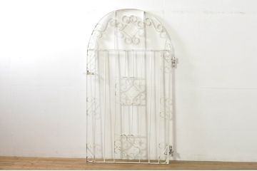 アンティーク建具　ペイント仕上げ限定　かわいいデザインのアイアンゲート1枚(鉄扉、フェンス)(R-076078)
