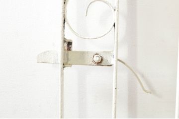 アンティーク建具　ペイント仕上げ限定　かわいいデザインのアイアンゲート1枚(鉄扉、フェンス)(R-076078)