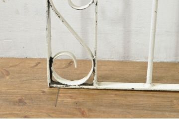 アンティーク建具　ペイント仕上げ限定　かわいいデザインのアイアンゲート1枚(鉄扉、フェンス)(R-076078)