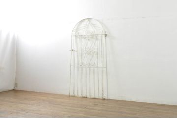 アンティーク建具　ペイント仕上げ限定　かわいいデザインのアイアンゲート1枚(鉄扉、フェンス)(R-076079)