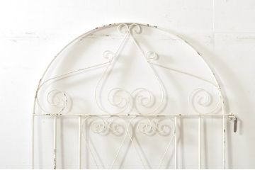 アンティーク建具　ペイント仕上げ限定　かわいいデザインのアイアンゲート1枚(鉄扉、フェンス)(R-076079)