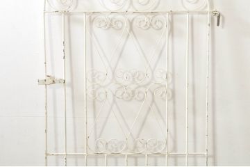 アンティーク建具　ペイント仕上げ限定　かわいいデザインのアイアンゲート1枚(鉄扉、フェンス)(R-076079)