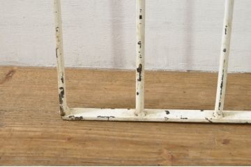 アンティーク建具　ペイント仕上げ限定　かわいいデザインのアイアンゲート1枚(鉄扉、フェンス)(R-076079)