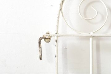 アンティーク建具　ペイント仕上げ限定　かわいいデザインのアイアンゲート1枚(鉄扉、フェンス)(R-076079)