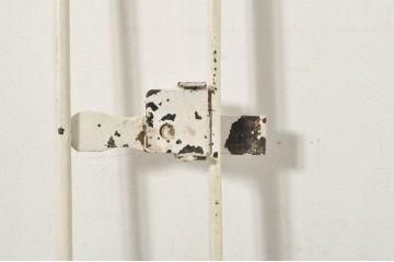 アンティーク建具　ペイント仕上げ限定　かわいいデザインのアイアンゲート1枚(鉄扉、フェンス)(R-076079)