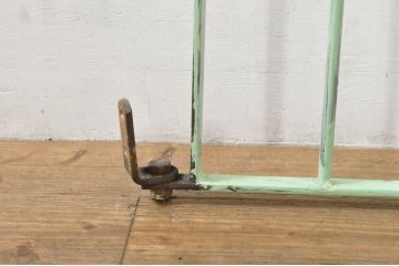 アンティーク建具　ペイント仕上げ限定　かわいいデザインのアイアンゲート1枚(鉄扉、フェンス)(R-076080)