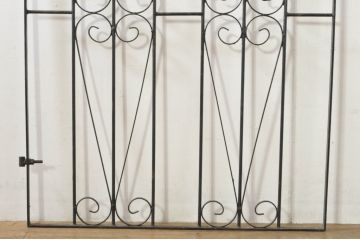 アンティーク建具　ペイント仕上げ限定　かわいいデザインのアイアンゲート1枚(鉄扉、フェンス)(R-076081)