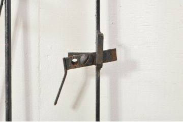 アンティーク建具　ペイント仕上げ限定　かわいいデザインのアイアンゲート1枚(鉄扉、フェンス)(R-076081)
