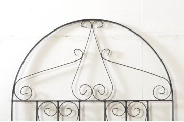 アンティーク建具　ペイント仕上げ限定　かわいいデザインのアイアンゲート1枚(鉄扉、フェンス)(R-076081)