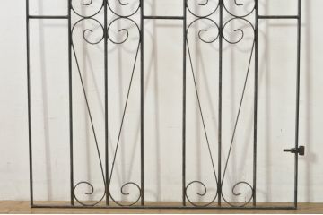 アンティーク建具　ペイント仕上げ限定　かわいいデザインのアイアンゲート1枚(鉄扉、フェンス)(R-076081)