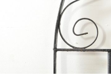 アンティーク建具　ペイント仕上げ限定　かわいいデザインのアイアンゲート1枚(鉄扉、フェンス)(R-076081)