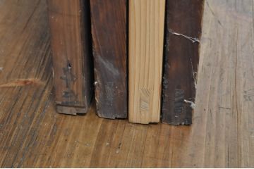 アンティーク建具　心和ませる古い木味が魅力的な組子入りガラス帯戸4枚セット(引き戸、板戸)(R-076085)