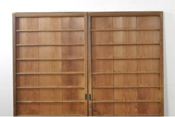 アンティーク建具　心和ませる古い木味が魅力的な横桟板戸2枚セット(舞良戸、まいらど、引き戸)(R-076089)