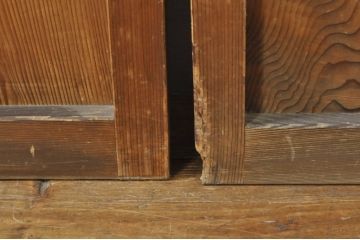 アンティーク建具　心和ませる古い木味が魅力的な横桟板戸2枚セット(舞良戸、まいらど、引き戸)(R-076089)