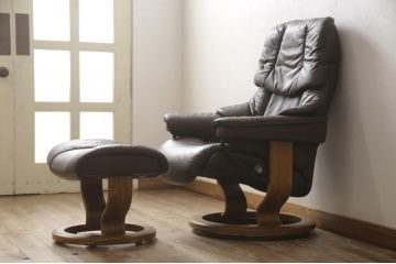中古　美品　EKORNES(エコーネス)　本革　オットマン付き　ストレスレス レノ クラシック(M)(アームチェア、リクライニングチェア、椅子、一人掛けソファ、1Pソファ)(定価約37万9千円)(R-076090)