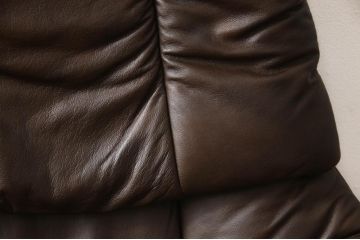 中古　美品　EKORNES(エコーネス)　本革　オットマン付き　ストレスレス レノ クラシック(M)(アームチェア、リクライニングチェア、椅子、一人掛けソファ、1Pソファ)(定価約37万9千円)(R-076090)