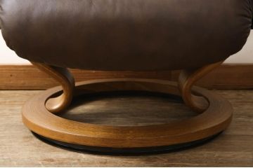 中古　美品　EKORNES(エコーネス)　本革　オットマン付き　ストレスレス レノ クラシック(M)(アームチェア、リクライニングチェア、椅子、一人掛けソファ、1Pソファ)(定価約37万9千円)(R-076090)