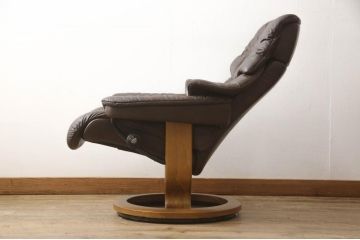 中古　美品　EKORNES(エコーネス)　本革　オットマン付き　ストレスレス レノ クラシック(M)(アームチェア、リクライニングチェア、椅子、一人掛けソファ、1Pソファ)(定価約37万9千円)(R-076090)