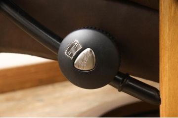中古　美品　EKORNES(エコーネス)　本革　オットマン付き　ストレスレス レノ クラシック(M)(アームチェア、リクライニングチェア、椅子、一人掛けソファ、1Pソファ)(定価約37万9千円)(R-076090)