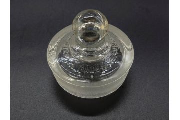 アンティーク雑貨　昭和レトロ　お洒落なインテリアとしても活躍してくれる蓋付きガラス瓶3個セット(キャニスター、硝子、ガラスビン、菓子瓶、フタ付き、MADE IN OCCUPIED JAPAN(占領下の日本製)、オキュパイド ジャパン)(R-076197)