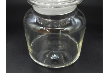 アンティーク雑貨　昭和レトロ　お洒落なインテリアとしても活躍してくれる蓋付きガラス瓶3個セット(キャニスター、硝子、ガラスビン、菓子瓶、フタ付き、MADE IN OCCUPIED JAPAN(占領下の日本製)、オキュパイド ジャパン)(R-076197)