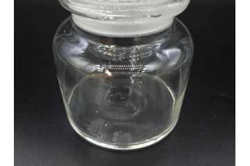 アンティーク雑貨　昭和レトロ　お洒落なインテリアとしても活躍してくれる蓋付きガラス瓶3個セット(キャニスター、硝子、ガラスビン、菓子瓶、フタ付き、MADE IN OCCUPIED JAPAN(占領下の日本製)、オキュパイド ジャパン)(R-076197)