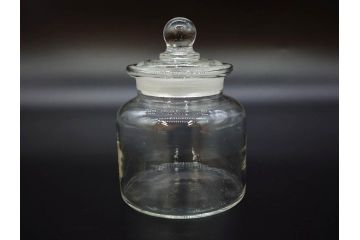 アンティーク雑貨　昭和レトロ　お洒落なインテリアとしても活躍してくれる蓋付きガラス瓶3個セット(キャニスター、硝子、ガラスビン、菓子瓶、フタ付き、MADE IN OCCUPIED JAPAN(占領下の日本製)、オキュパイド ジャパン)(R-076198)