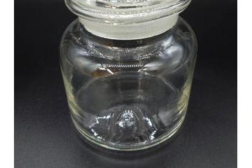 アンティーク雑貨　昭和レトロ　お洒落なインテリアとしても活躍してくれる蓋付きガラス瓶3個セット(キャニスター、硝子、ガラスビン、菓子瓶、フタ付き、MADE IN OCCUPIED JAPAN(占領下の日本製)、オキュパイド ジャパン)(R-076198)
